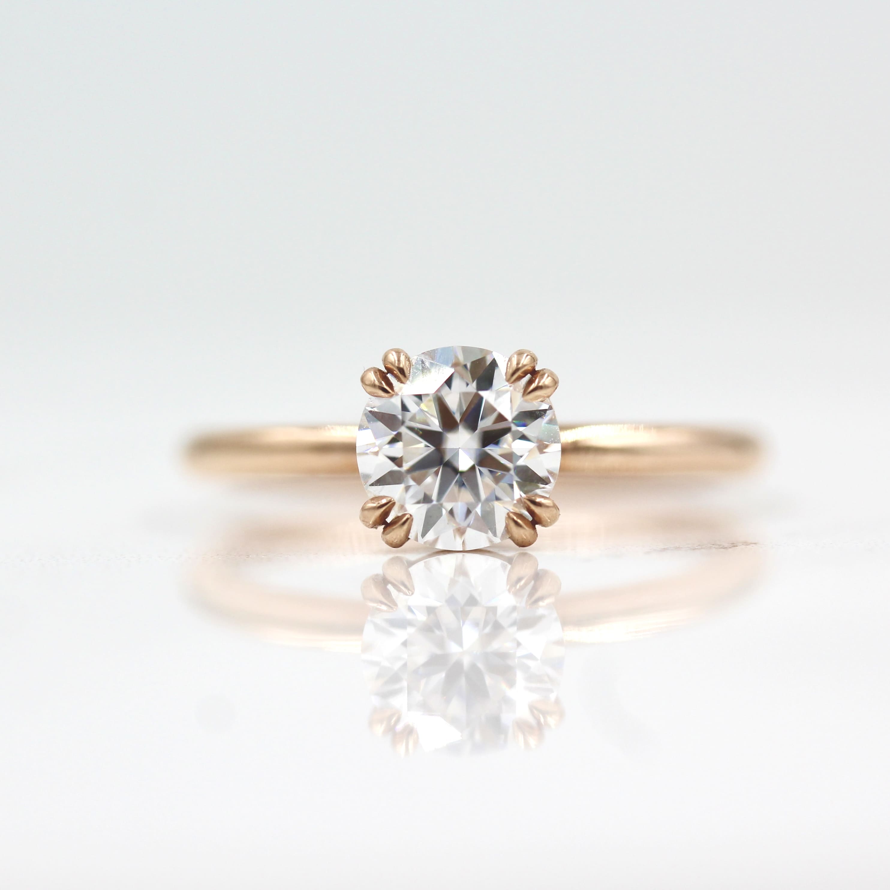 1.0 CT Round Cut Solitaire Moissanite Engagement Ring - crownmoissanite