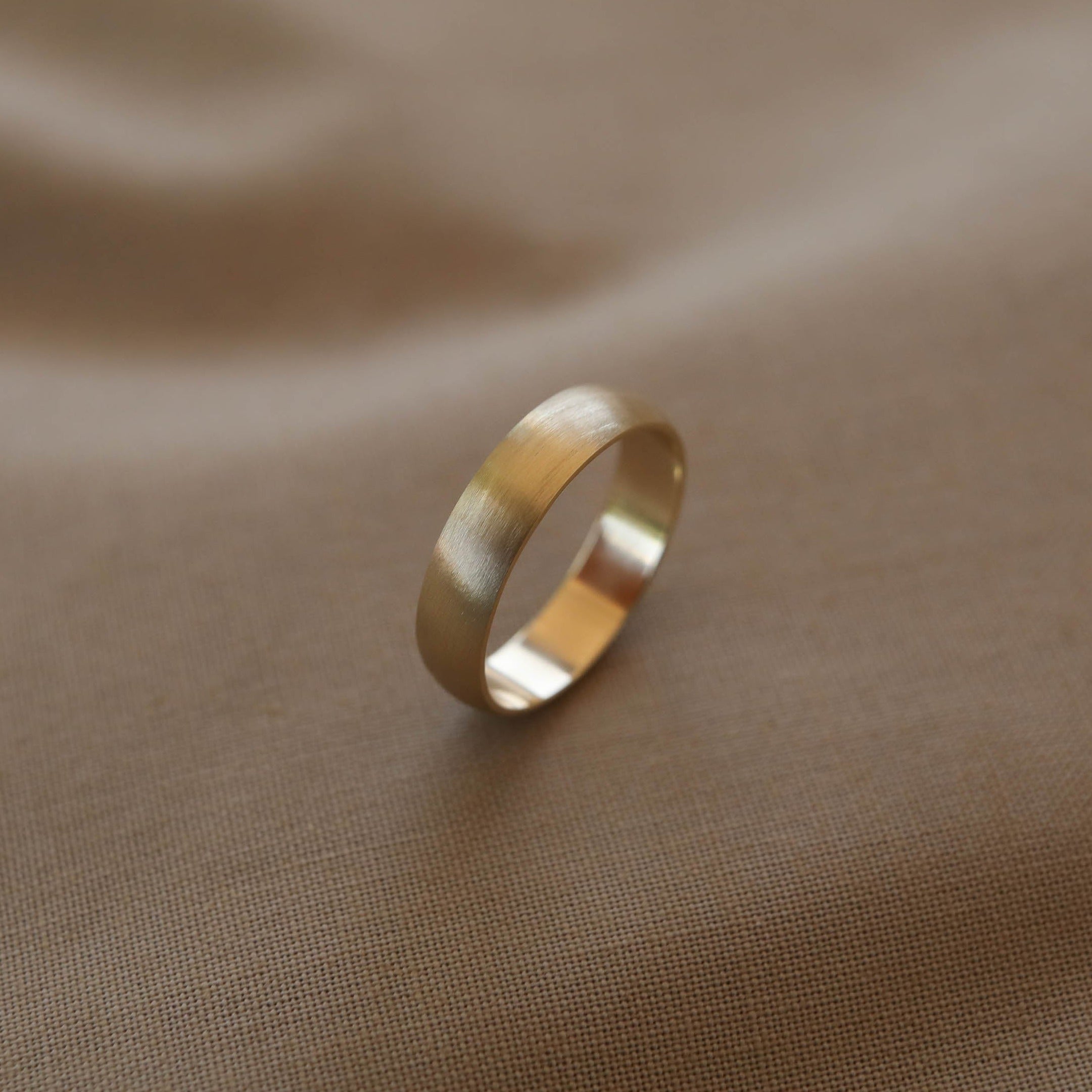 Polished Finish Classic Men's Wedding Band - crownmoissanite