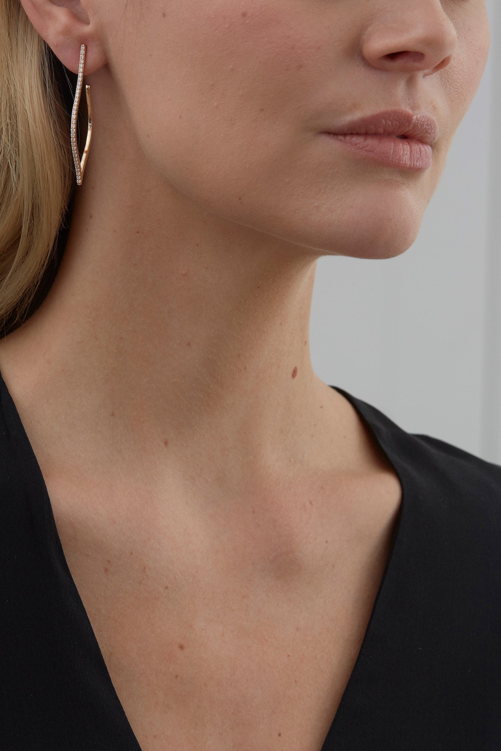 0.93 TCW Round Moissanite Diamond Hoop Earrings - crownmoissanite