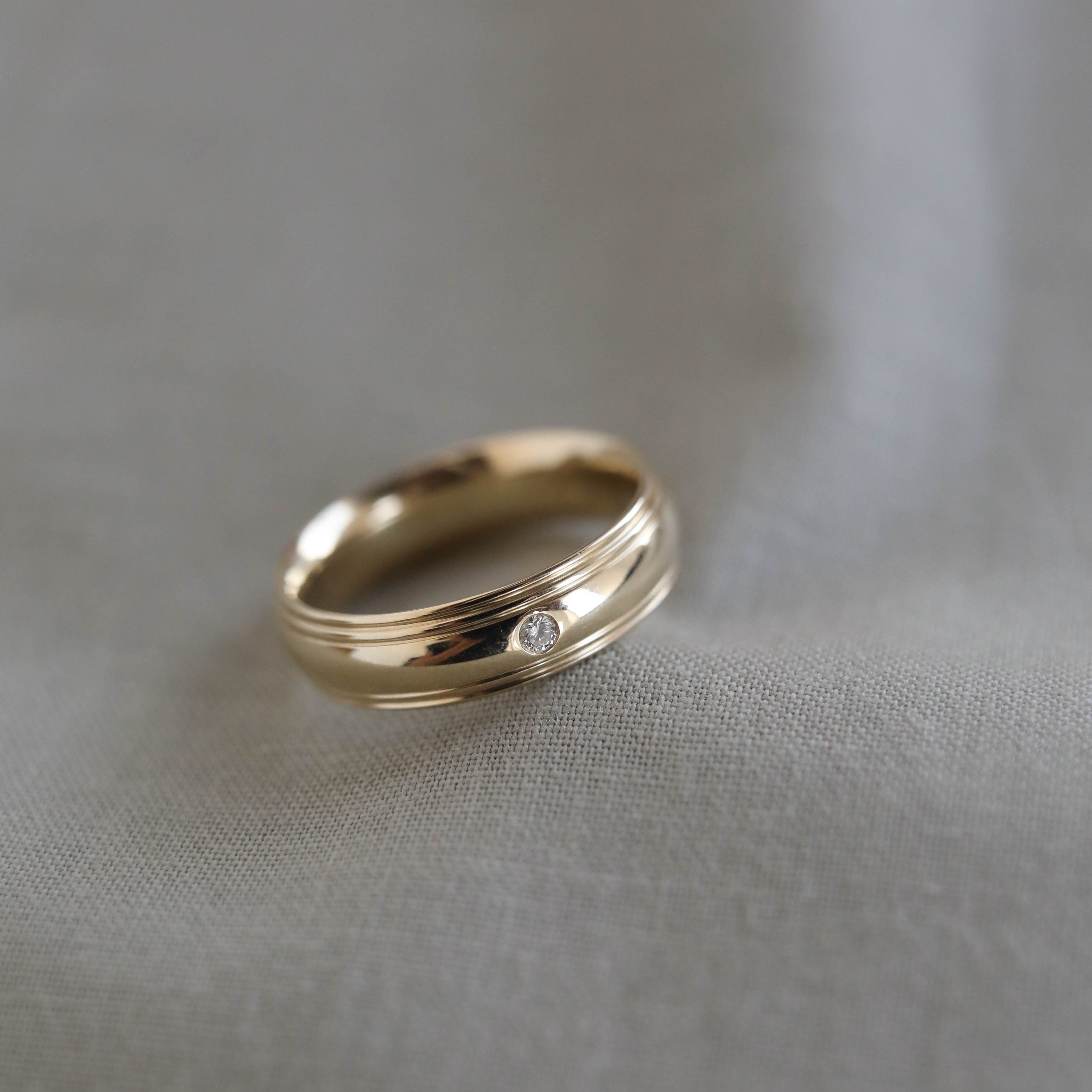 Classic Single Stone Polished Finish Men's Wedding Band - crownmoissanite