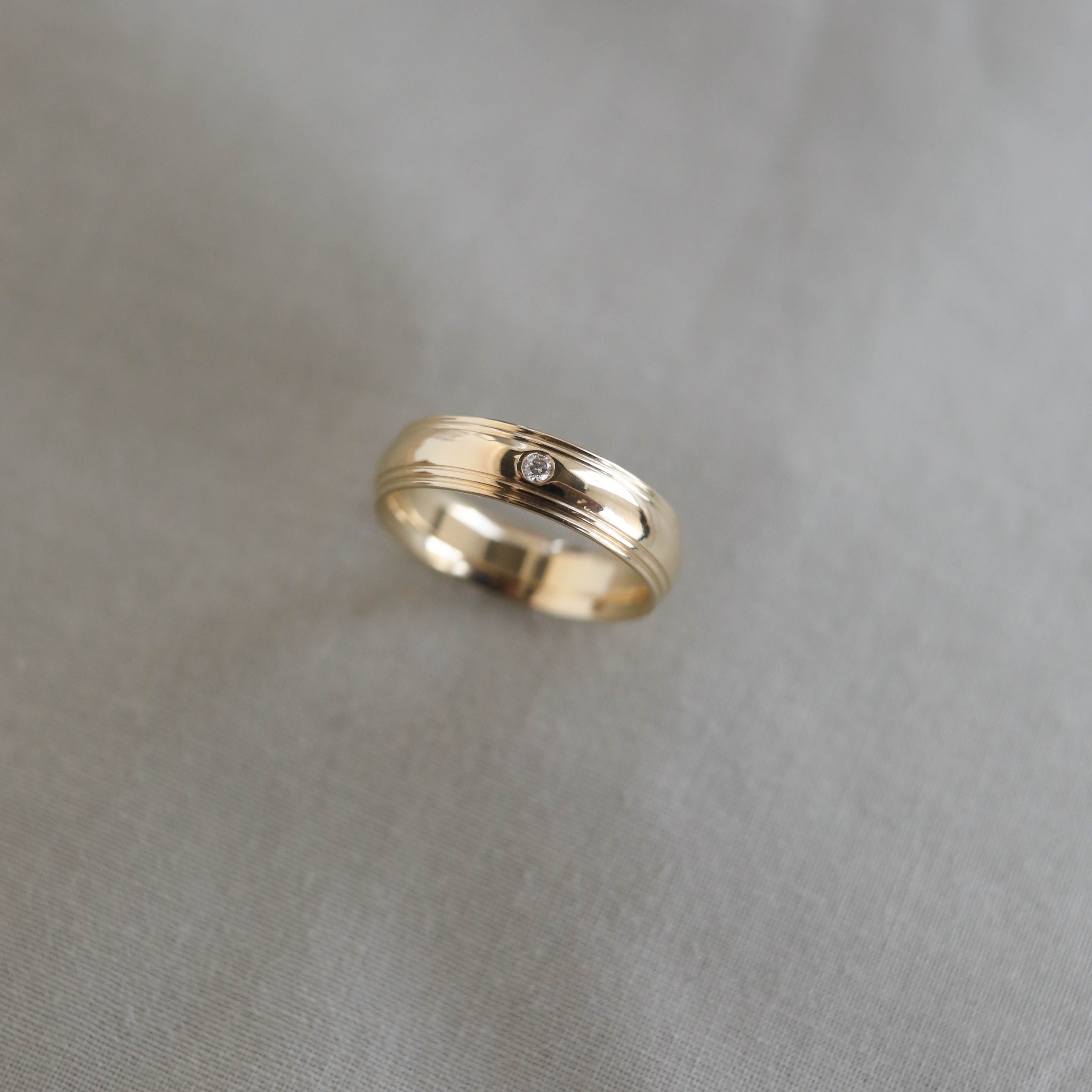 Classic Single Stone Polished Finish Men's Wedding Band - crownmoissanite