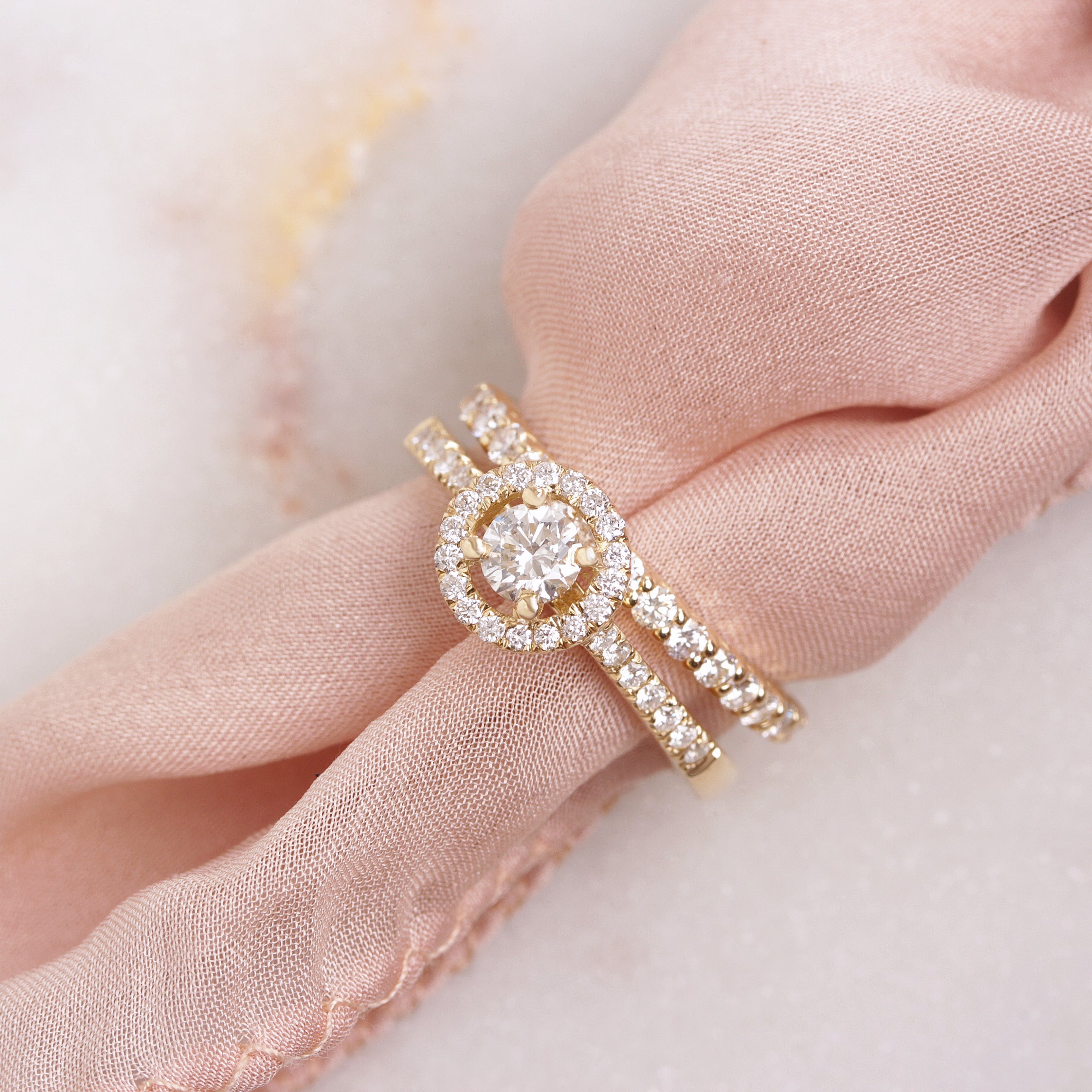 2.0 CT Round Moissanite Halo Engagement Ring