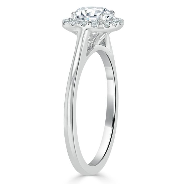 0.75 CT Round Cut Halo Moissanite Engagement Ring - crownmoissanite