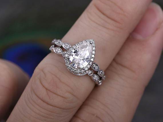 1.0 CT Pear Shaped Moissanite Halo Bridal Ring Set - crownmoissanite