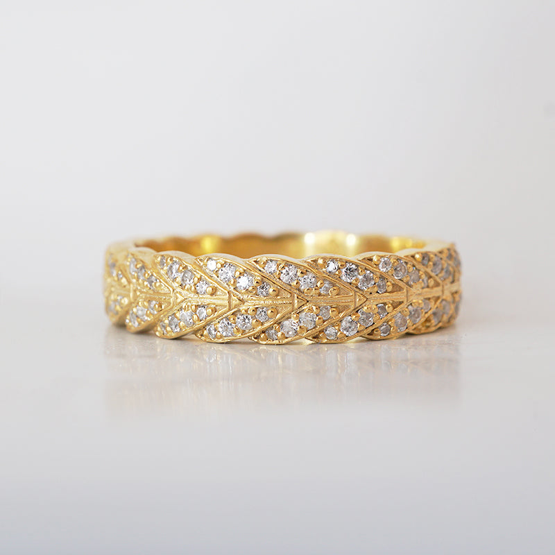 Round Stones Feather Style Men's Wedding Band - crownmoissanite