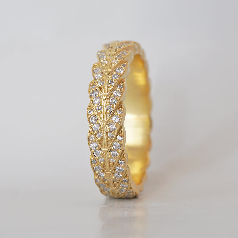 Round Stones Feather Style Men's Wedding Band - crownmoissanite