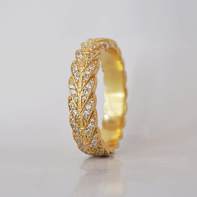 Round Stones Feather Style Men's Wedding Band - crownmoissanite