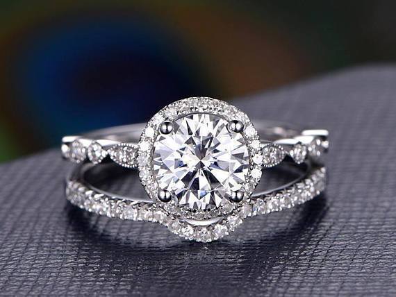 1.5 CT Round Shaped Moissanite Halo Bridal Ring Set - crownmoissanite