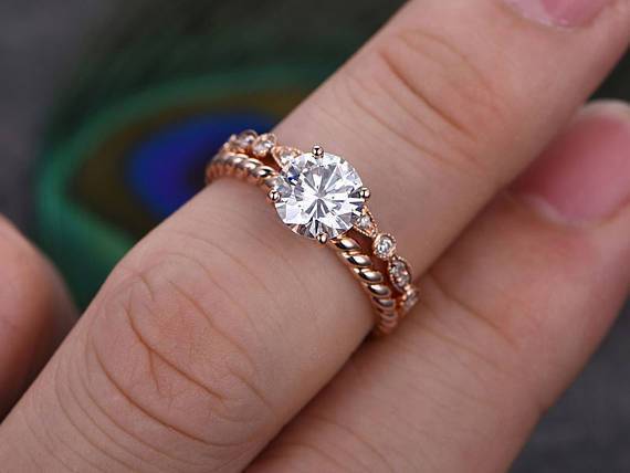 0.75 CT Round Solitaire Twisted Pave Moissanite Bridal Ring Set - crownmoissanite