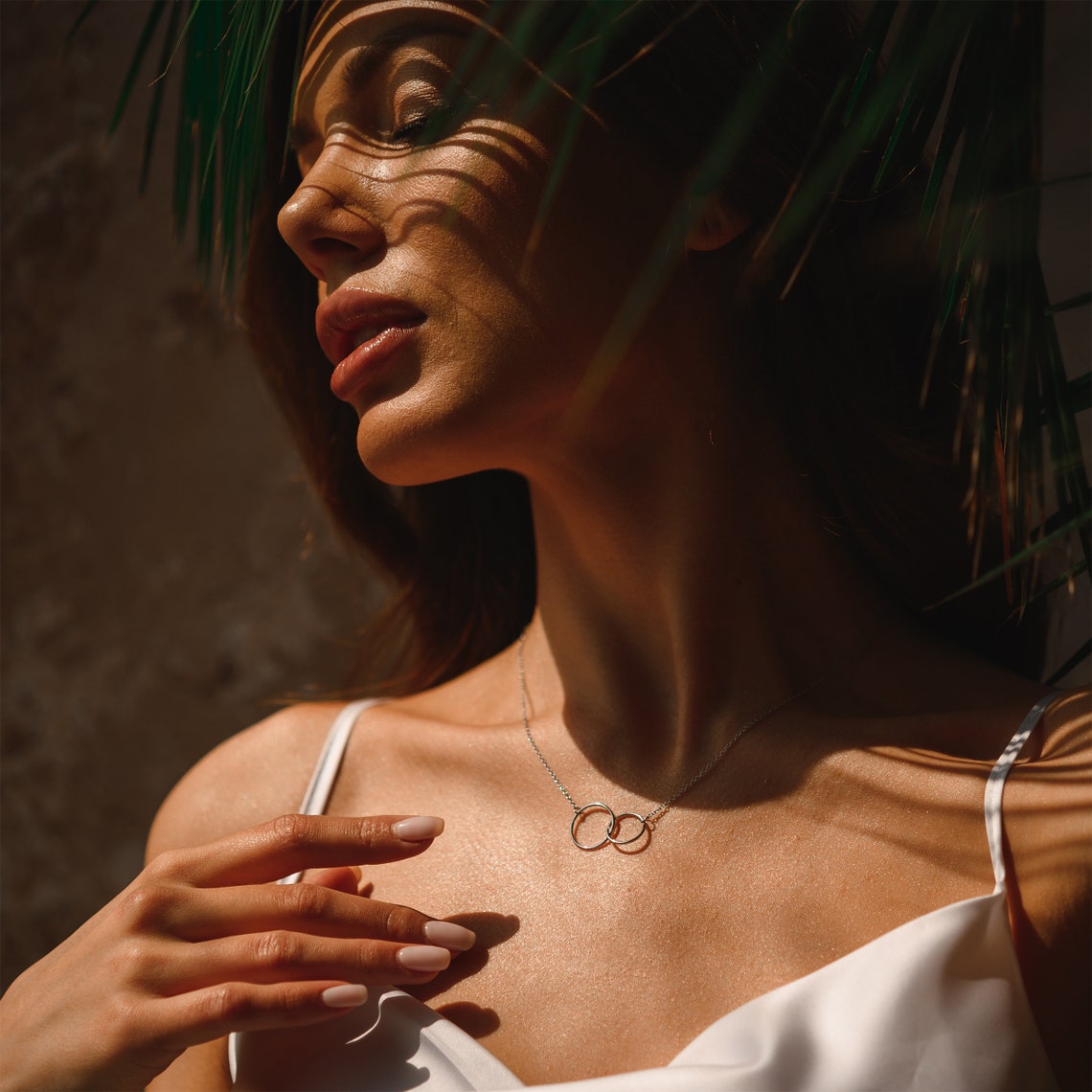 Linked Circles Necklace for Her - crownmoissanite