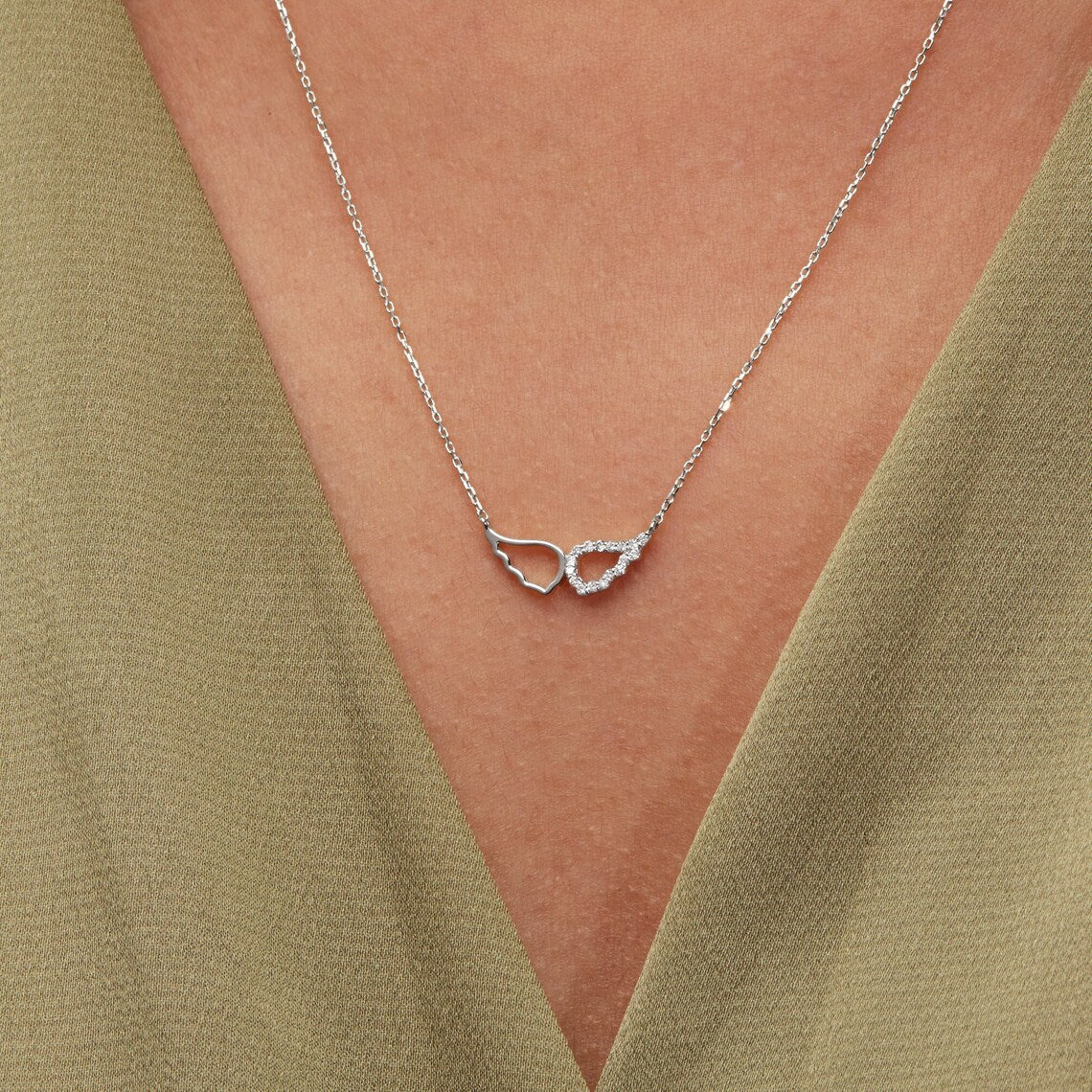 0.10 TCW Round Moissanite Diamond Wing Pendent Necklace - crownmoissanite