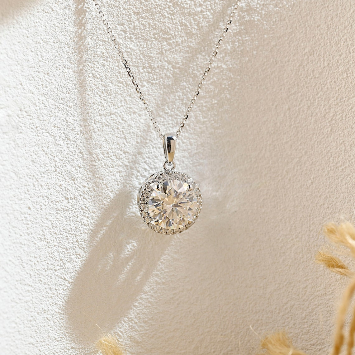 0.50 CT Round Moissanite Diamond Halo Necklace - crownmoissanite