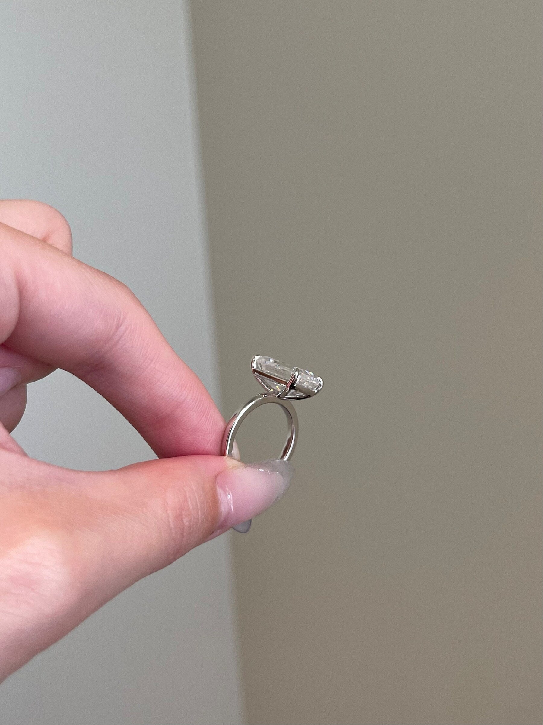 3.0 CT-5.0 CT Emerald Shaped Moissanite Solitaire Engagement Ring - crownmoissanite