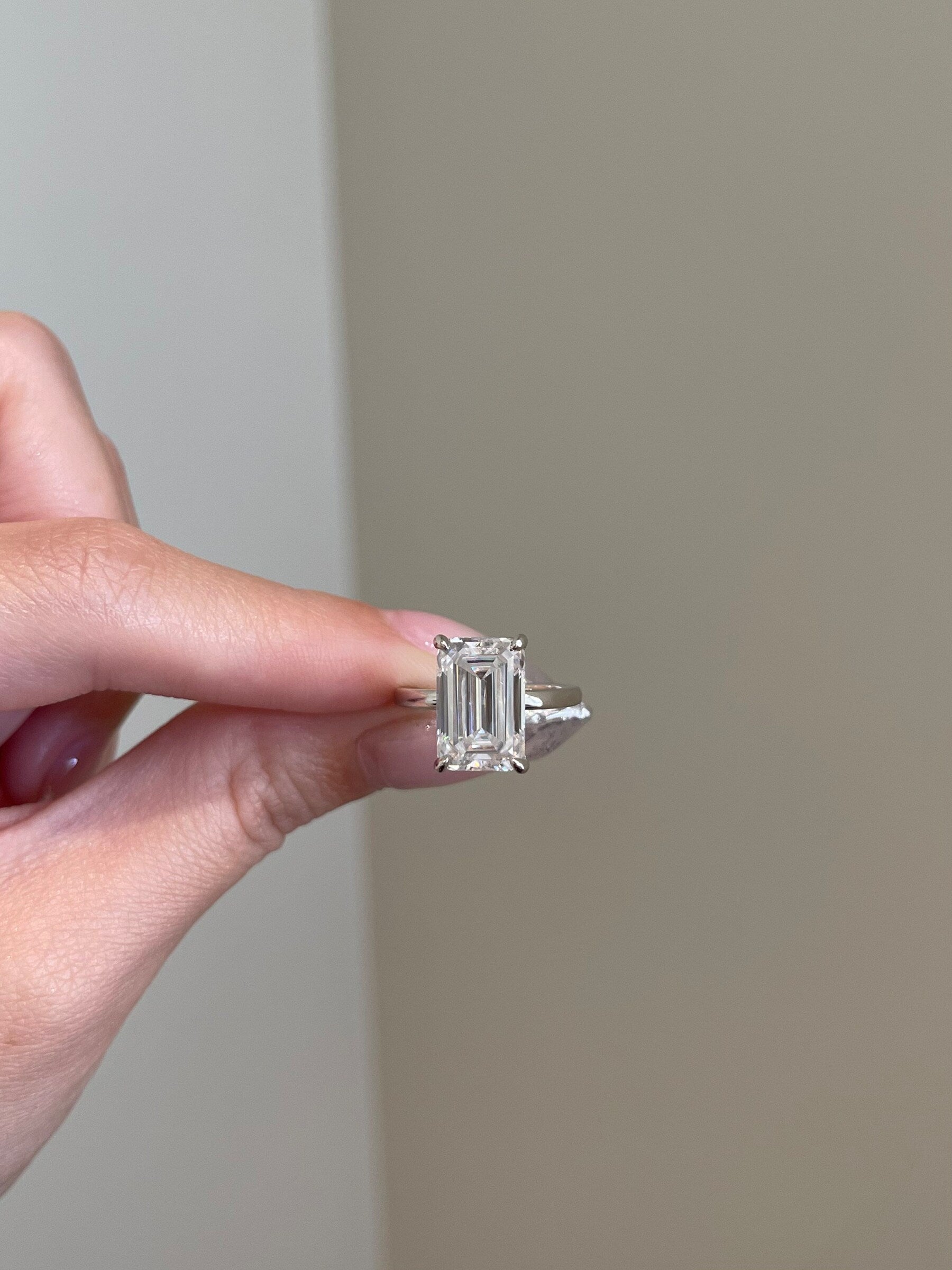 3.0 CT-5.0 CT Emerald Shaped Moissanite Solitaire Engagement Ring - crownmoissanite