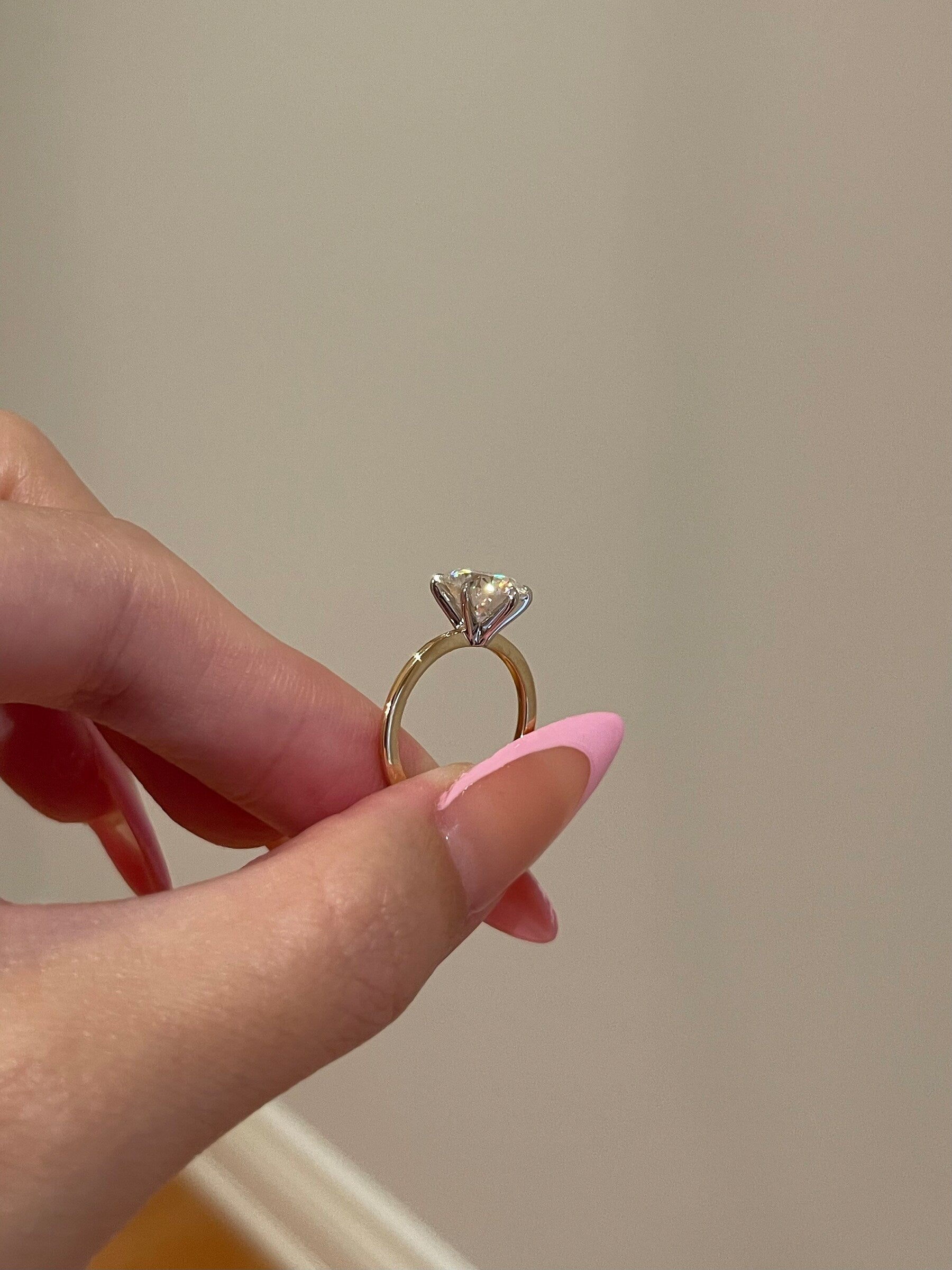 2.50 CT Round Shaped Moissanite Solitaire Engagement Ring - crownmoissanite