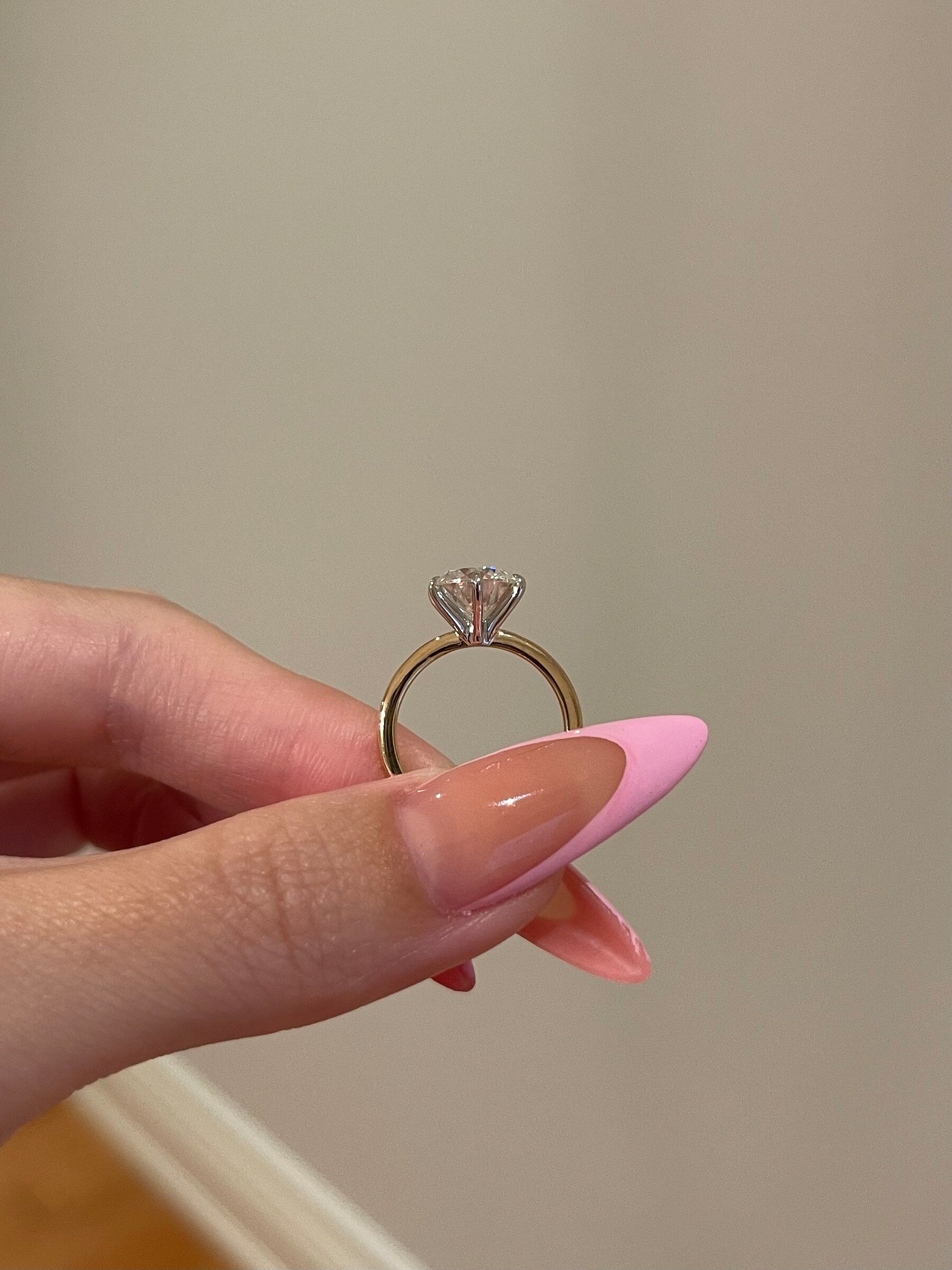 2.50 CT Round Shaped Moissanite Solitaire Engagement Ring - crownmoissanite