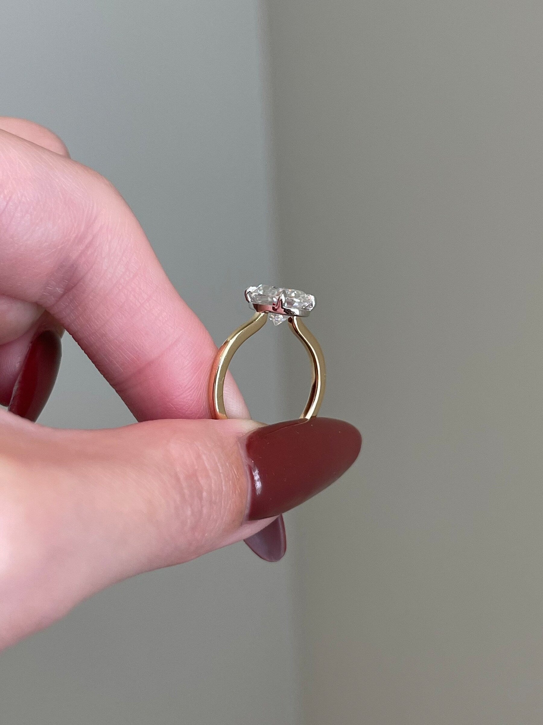 2.50 CT Oval Shaped Moissanite Solitaire Engagement Ring - crownmoissanite