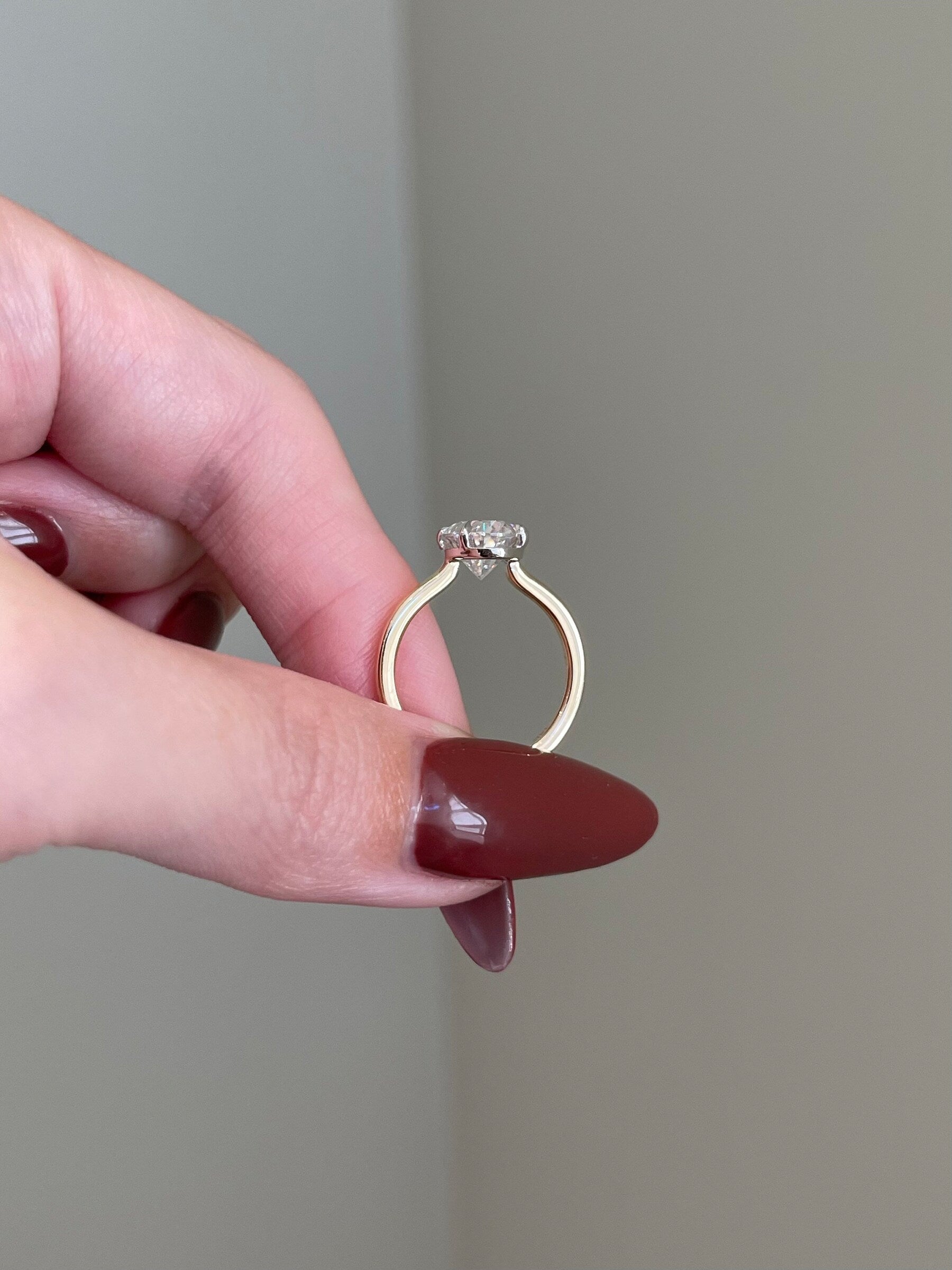 2.50 CT Oval Shaped Moissanite Solitaire Engagement Ring - crownmoissanite