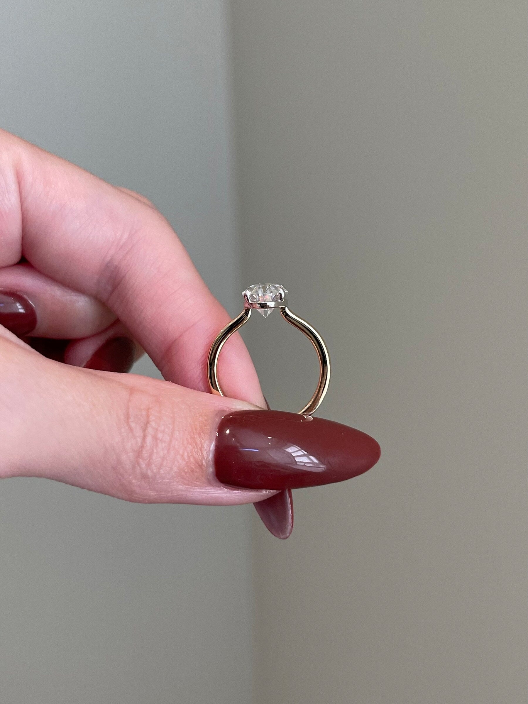 2.50 CT Oval Shaped Moissanite Solitaire Engagement Ring - crownmoissanite