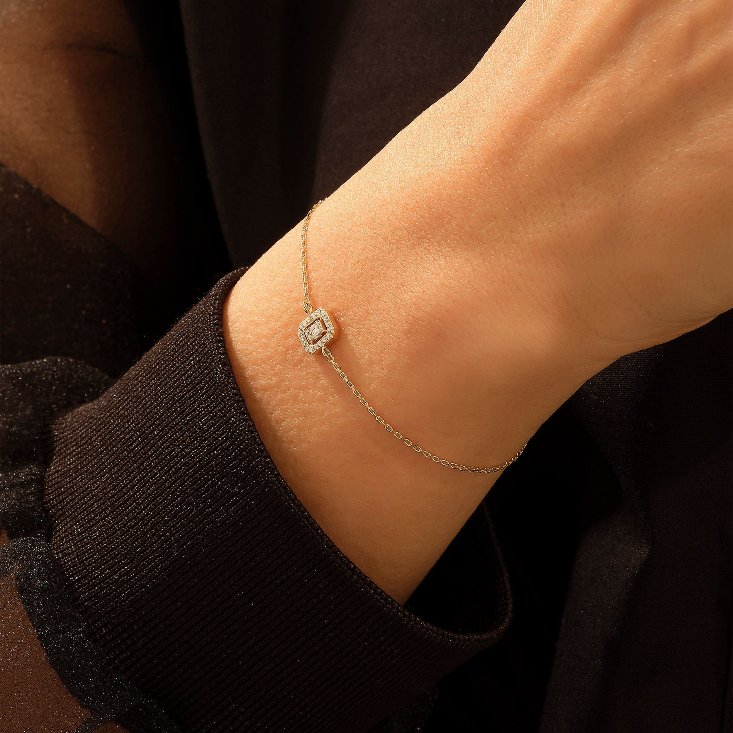 0.20 TCW Baguette & Round Moissanite Dainty Bracelet - crownmoissanite