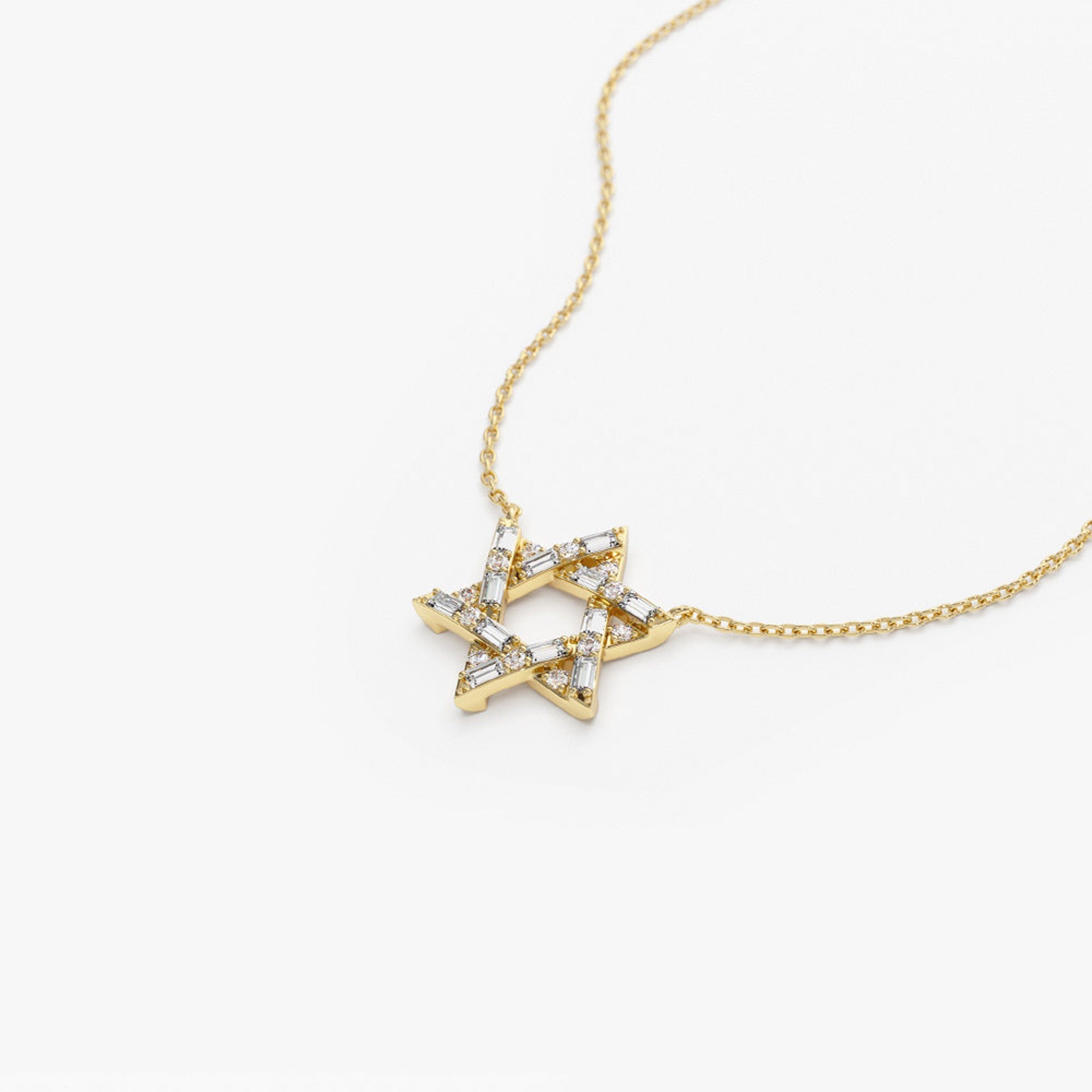 0.34 TCW Round Moissanite Star Necklace - crownmoissanite