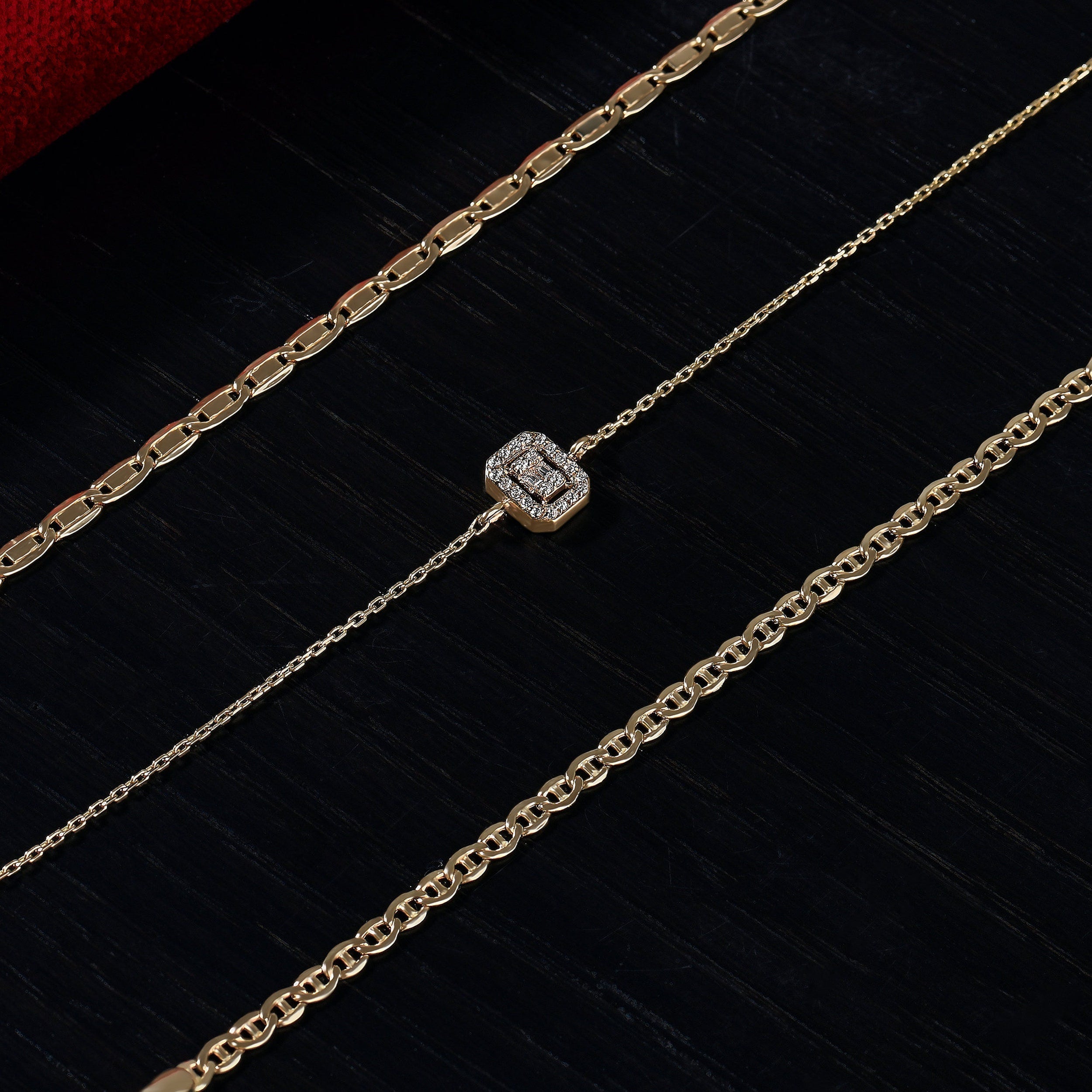 0.20 TCW Baguette & Round Moissanite Dainty Bracelet - crownmoissanite