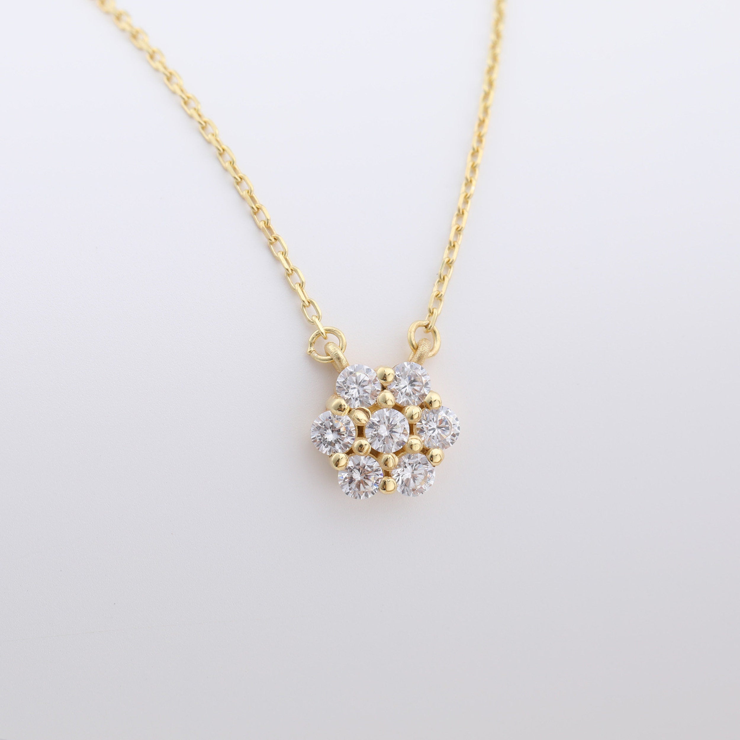 0.21 TCW Round Moissanite Flower Pendant Necklace - crownmoissanite