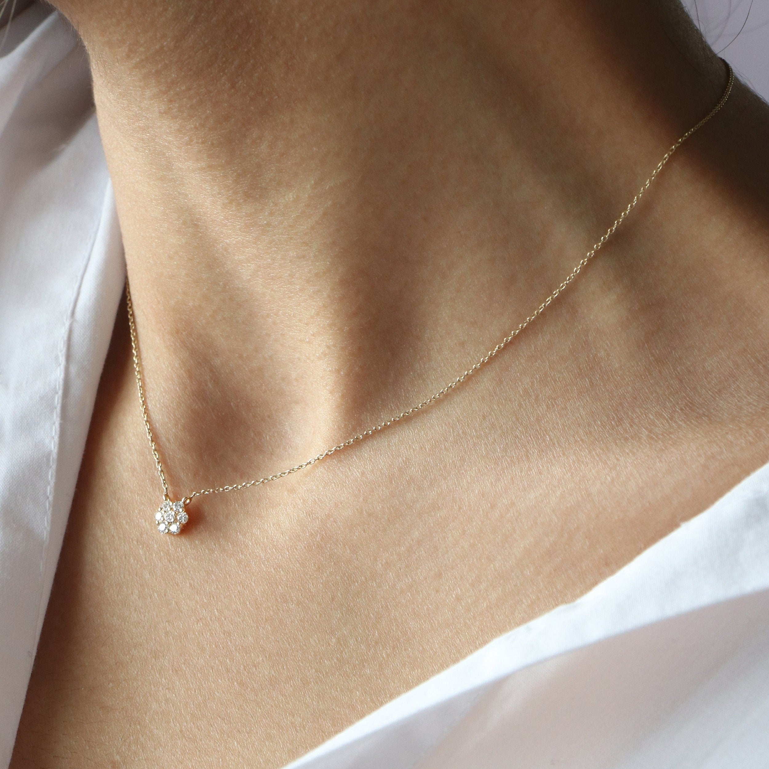 0.21 TCW Round Moissanite Flower Pendant Necklace - crownmoissanite