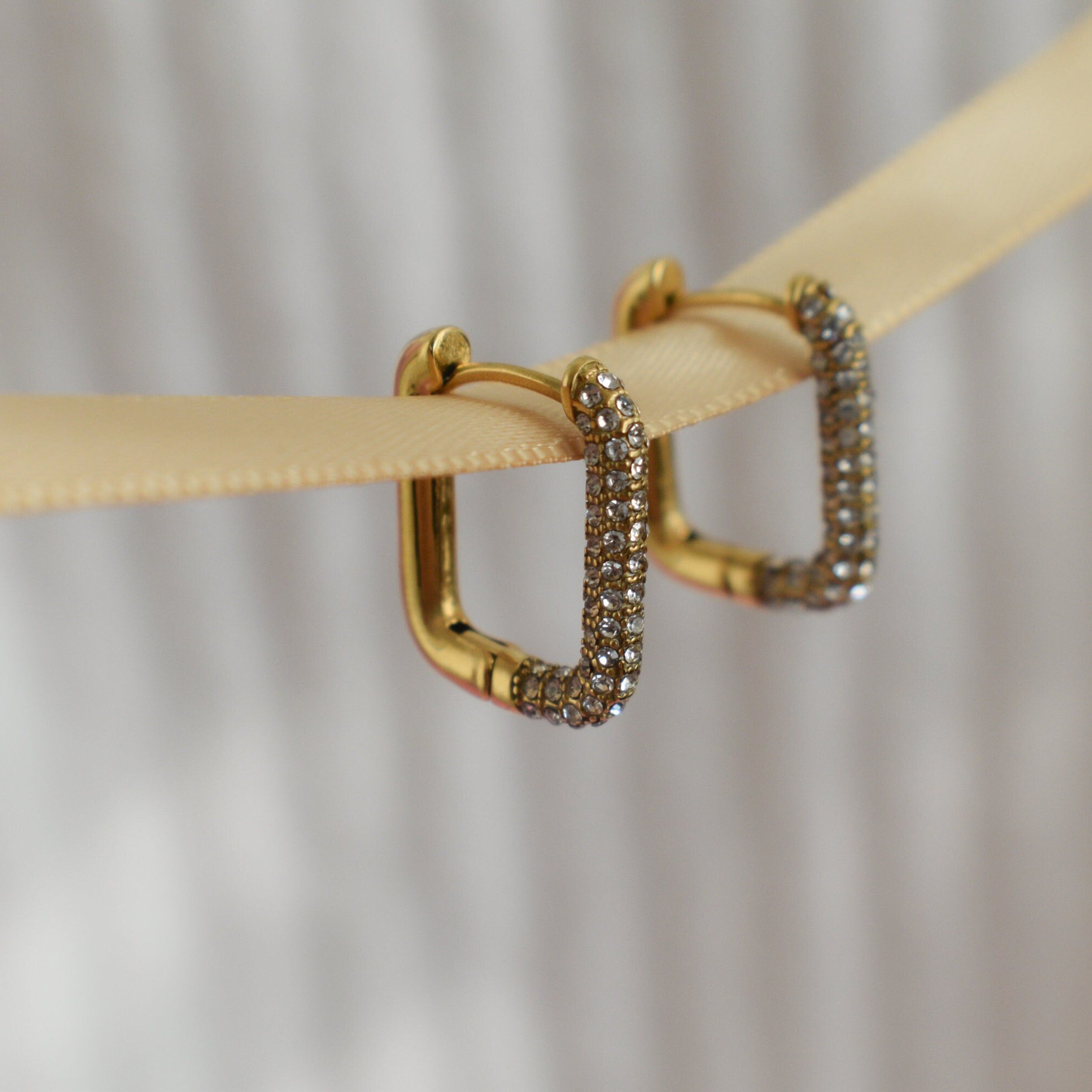 0.50 TCW Round Moissanite Rectangle Hoop Earrings - crownmoissanite