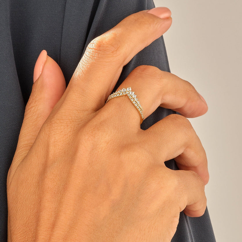 0.50 TCW Round Moissanite Curved Wedding Band - crownmoissanite