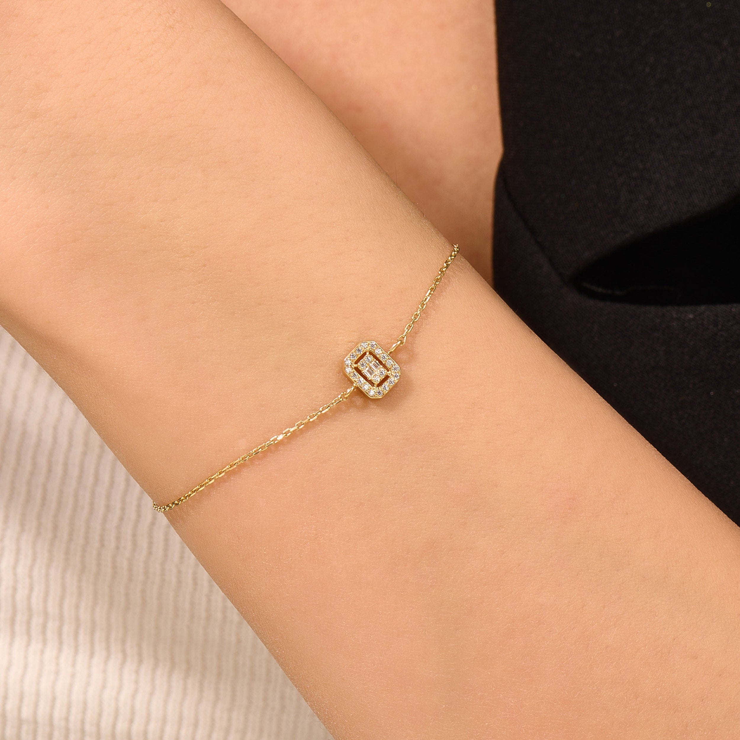 0.20 TCW Baguette & Round Moissanite Dainty Bracelet - crownmoissanite