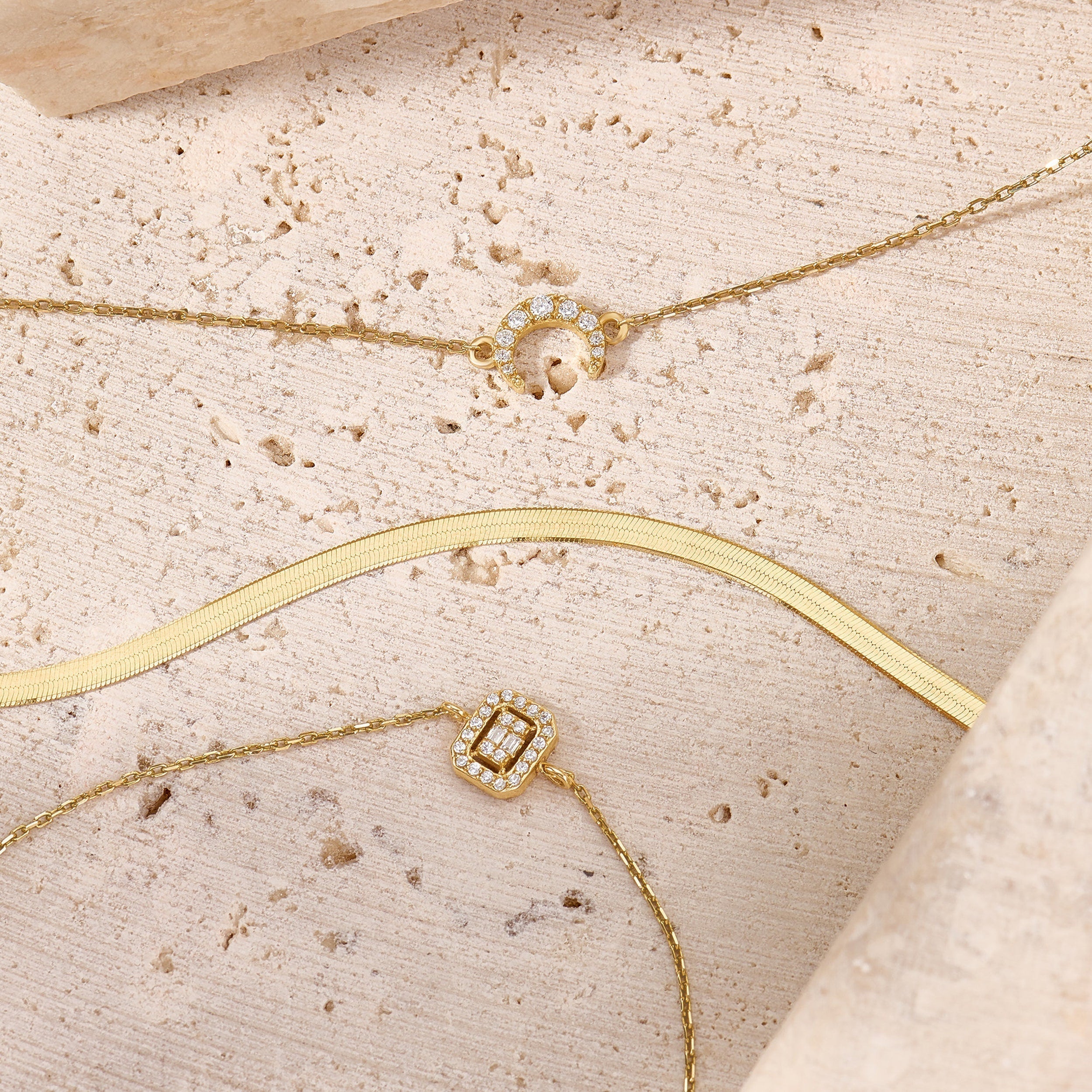 0.20 TCW Baguette & Round Moissanite Dainty Bracelet - crownmoissanite