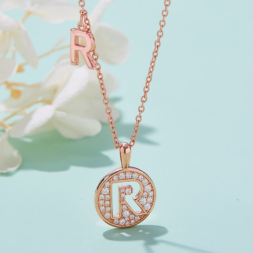 Customized "R" Letter Moissanite Diamond Necklace - crownmoissanite