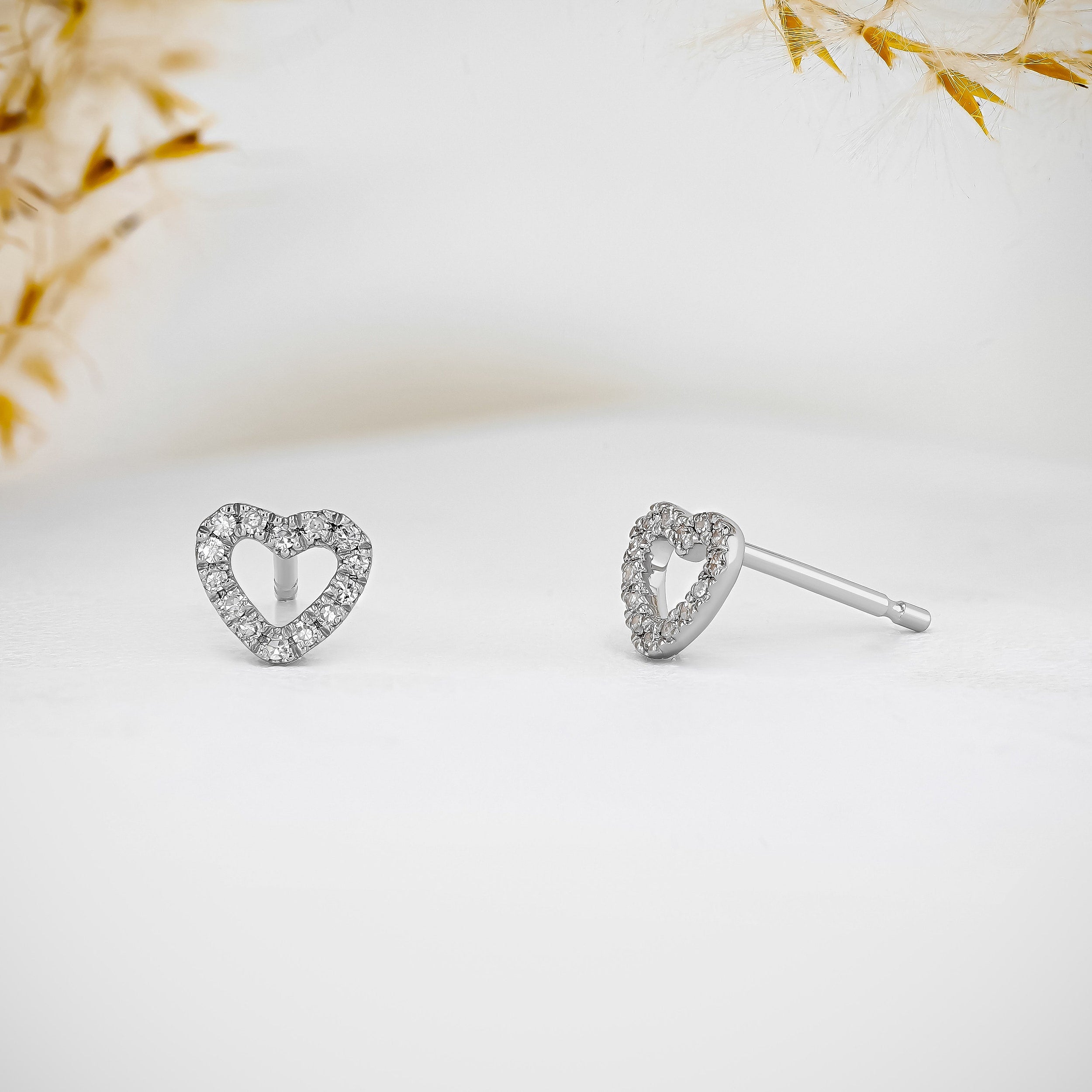 0.80 TCW Round Moissanite Diamond Stud Earrings - crownmoissanite