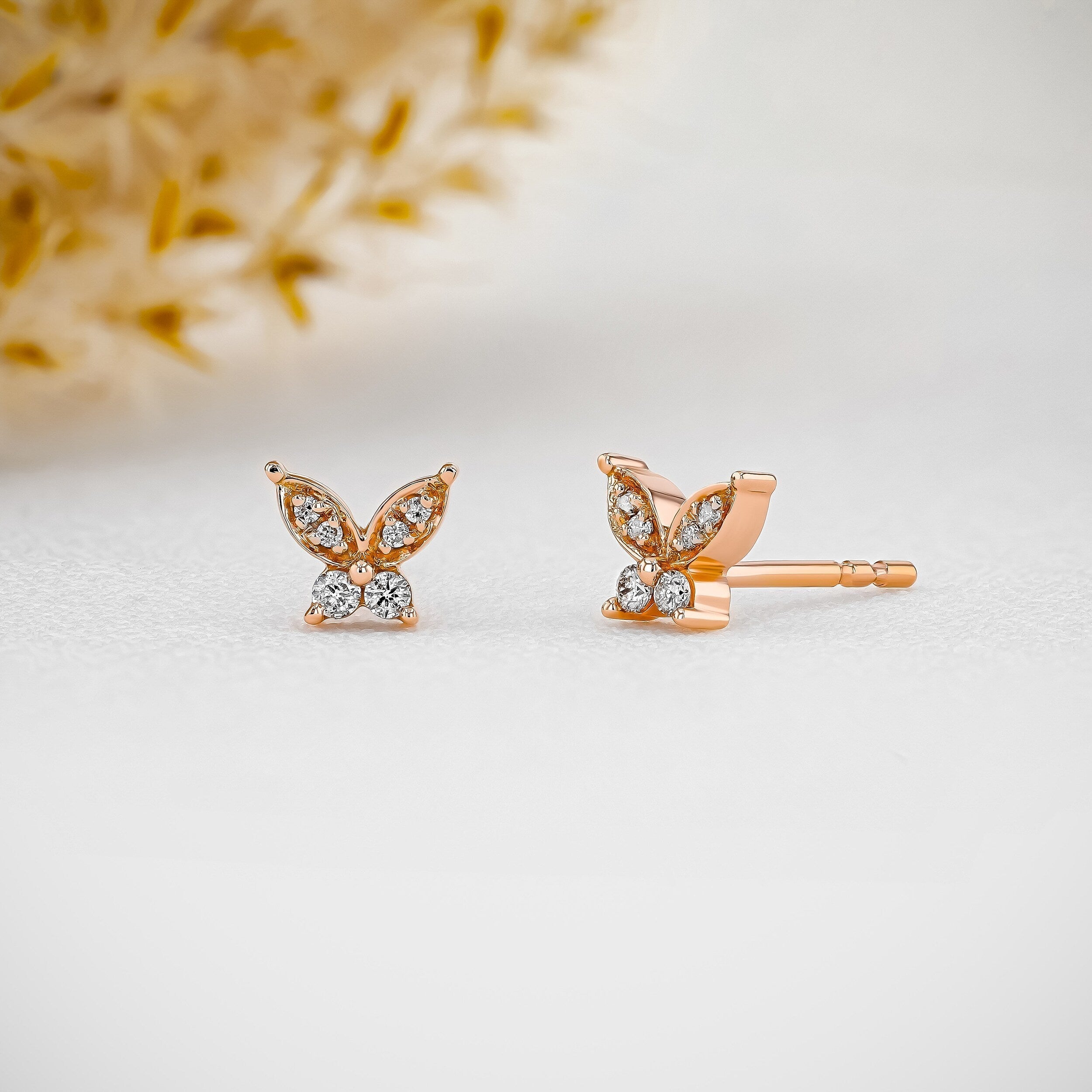 0.80 TCW Round Moissanite Diamond Stud Earrings - crownmoissanite