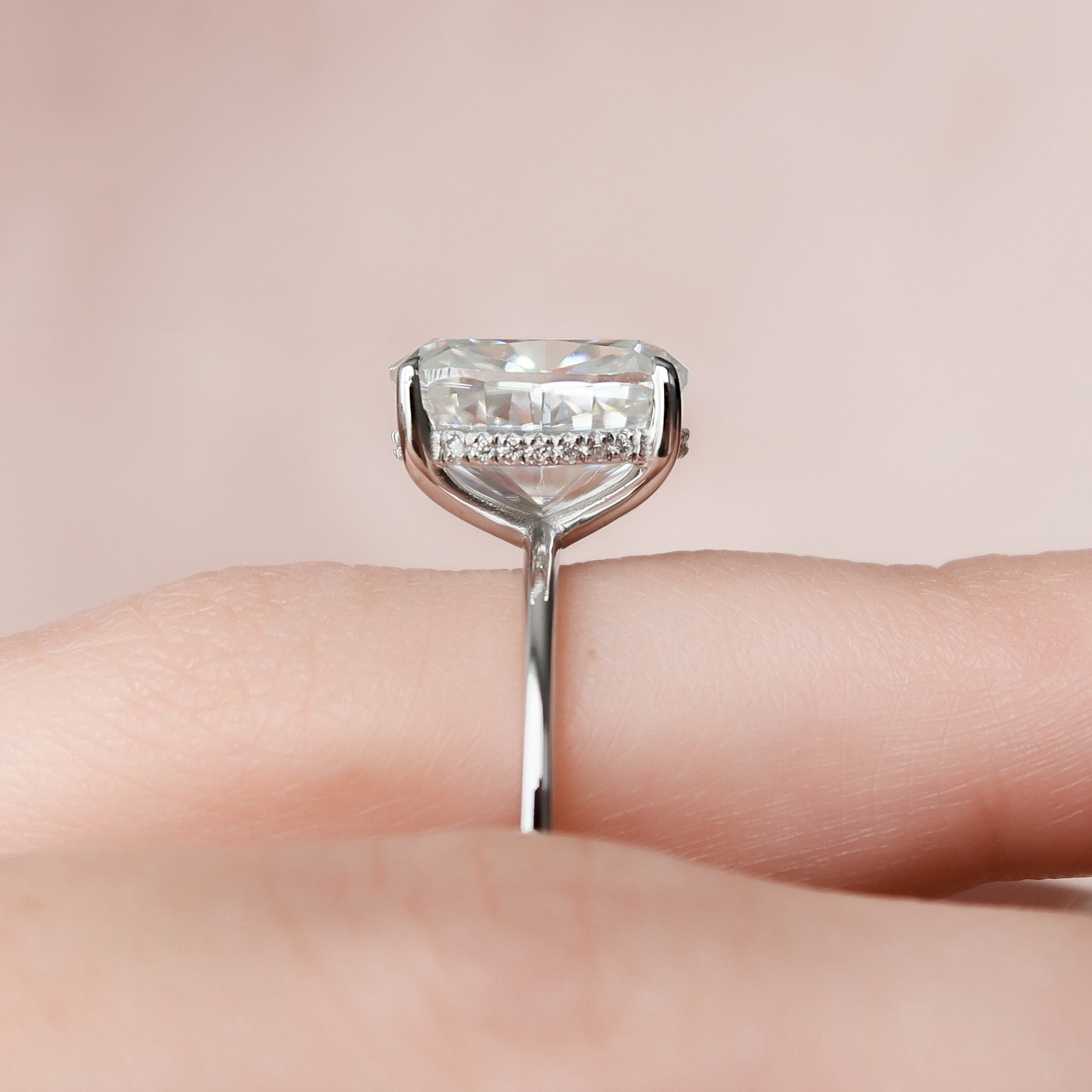 6.0 CT Cushion Cut Solitaire Solitaire Moissanite Engagement Ring - crownmoissanite