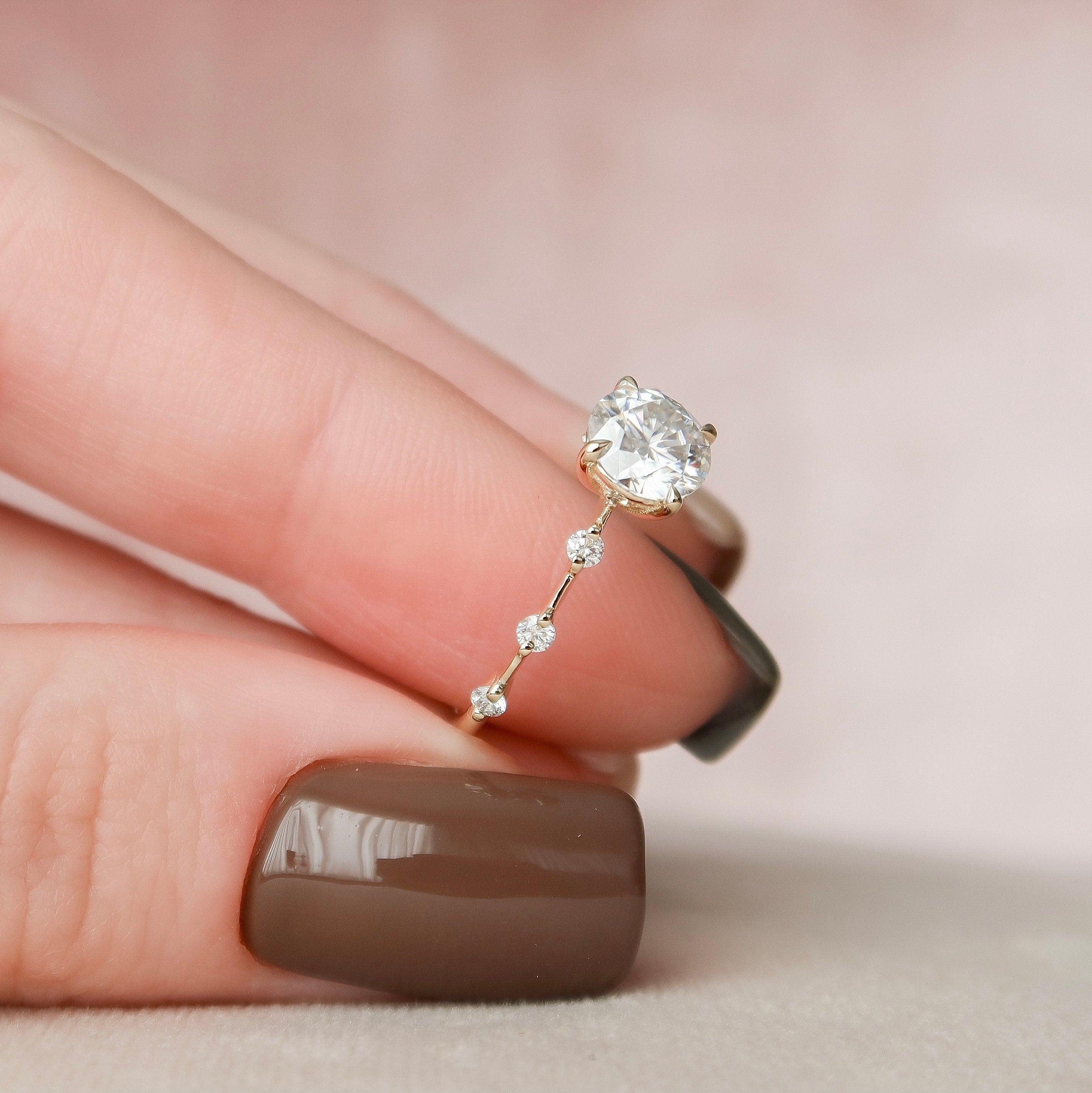 1.0 CT Round Shaped Moissanite Solitaire Engagement Ring - crownmoissanite