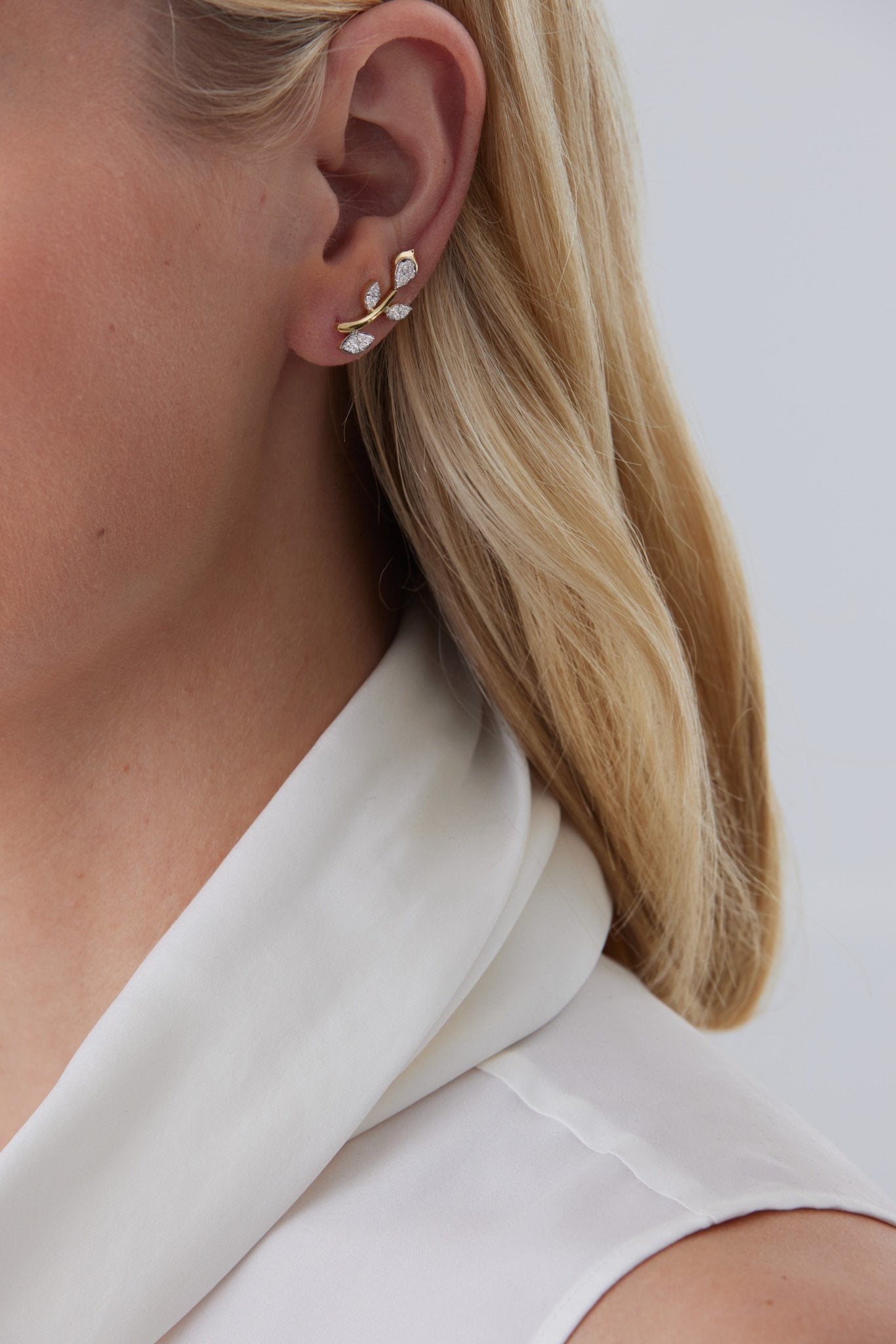 0.22 TCW Round Moissanite Diamond Ear Crawler Earrings - crownmoissanite