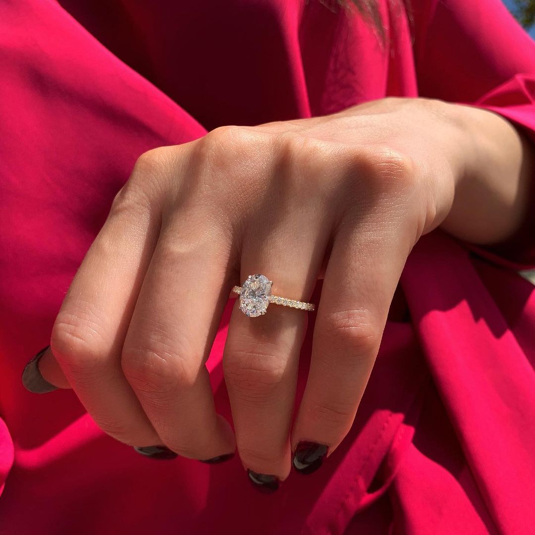 1.33 CT Oval Shaped Moissanite Solitaire Engagement Ring - crownmoissanite