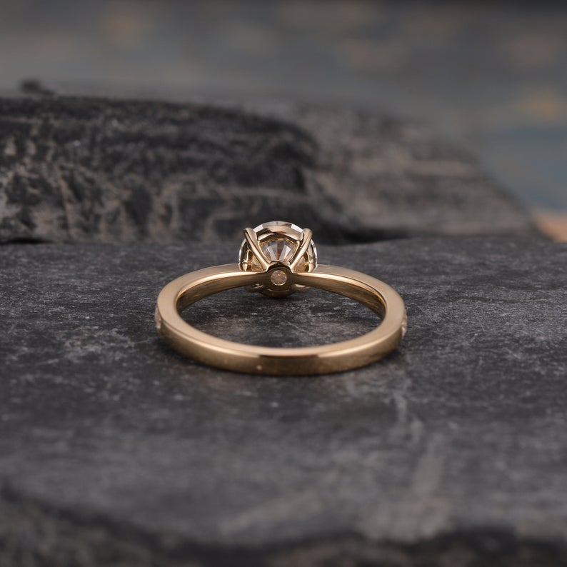 1.0 CT Round Cut Solitaire Moissanite Engagement Ring - crownmoissanite