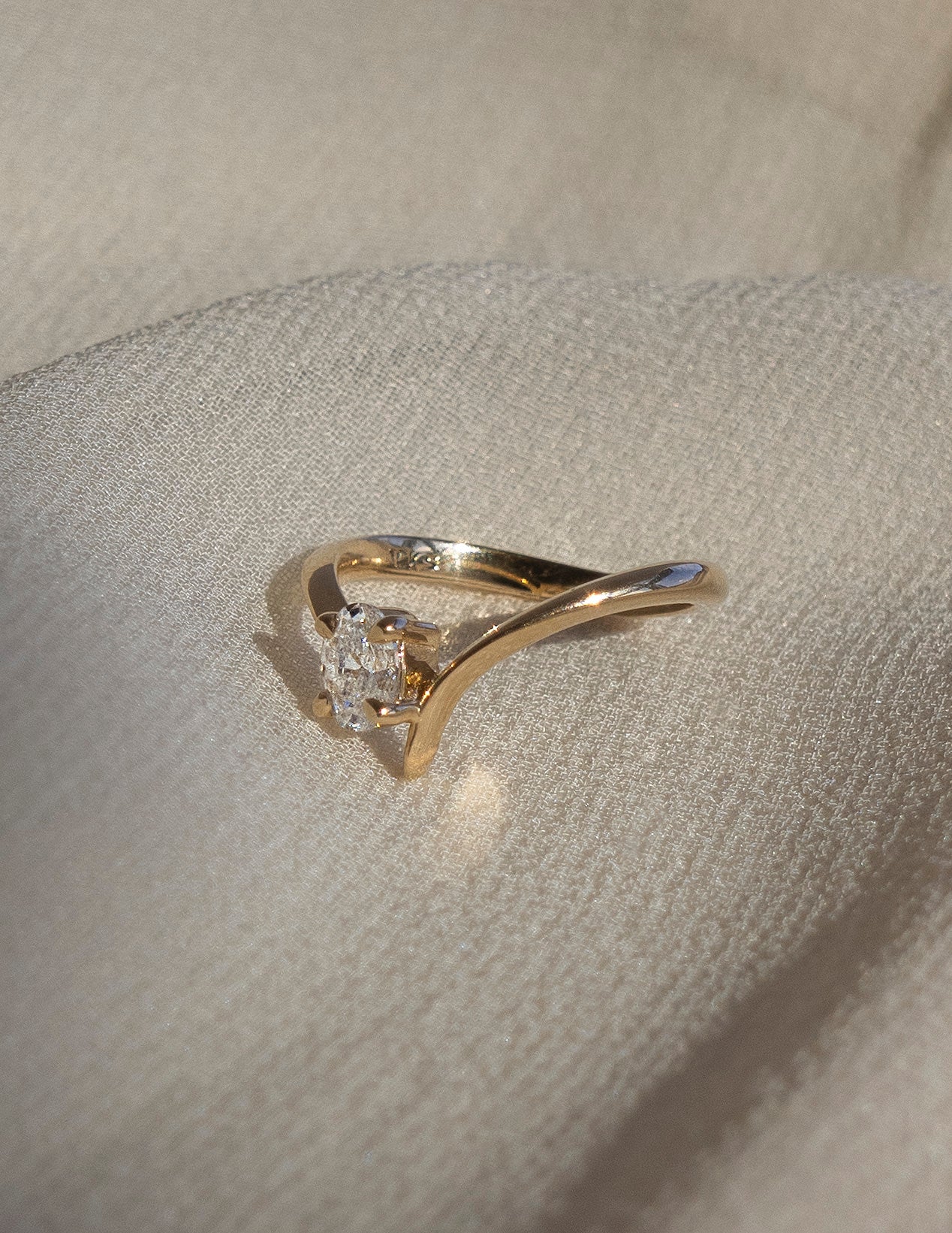 0.50 -1.50 CT Oval Cut Moissanite Solitaire Engagement Ring