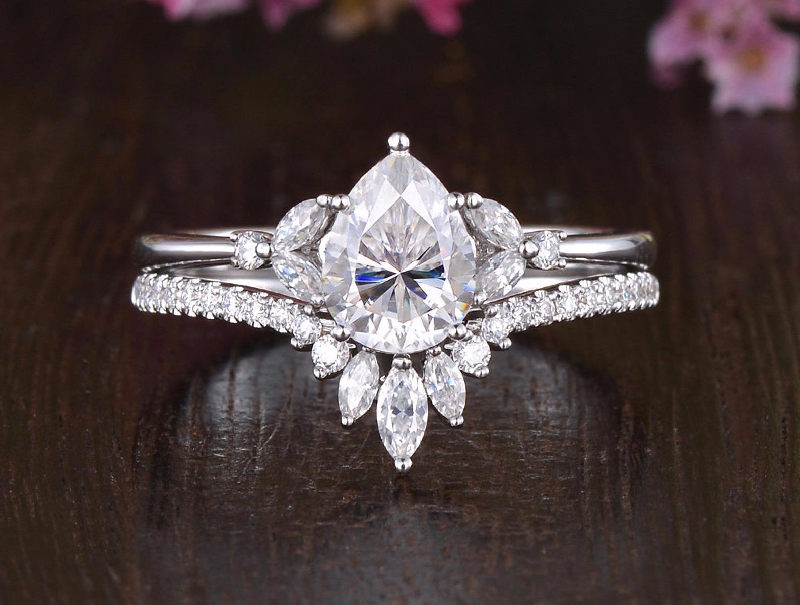 0.75 CT Pear Cluster Moissanite Bridal Ring Set - crownmoissanite