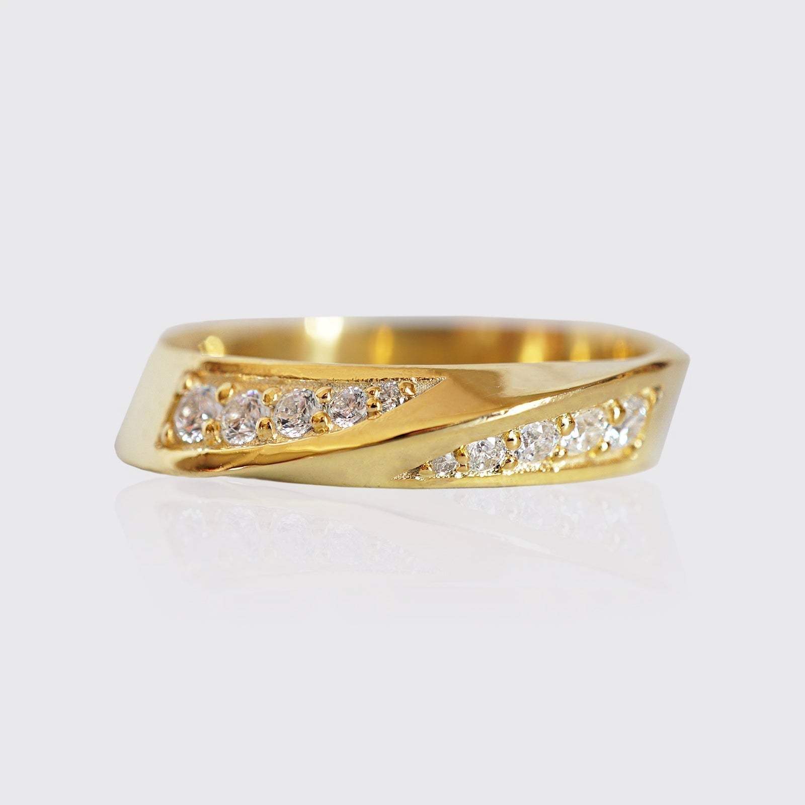 Spiral Classic Wedding Band For Men - crownmoissanite