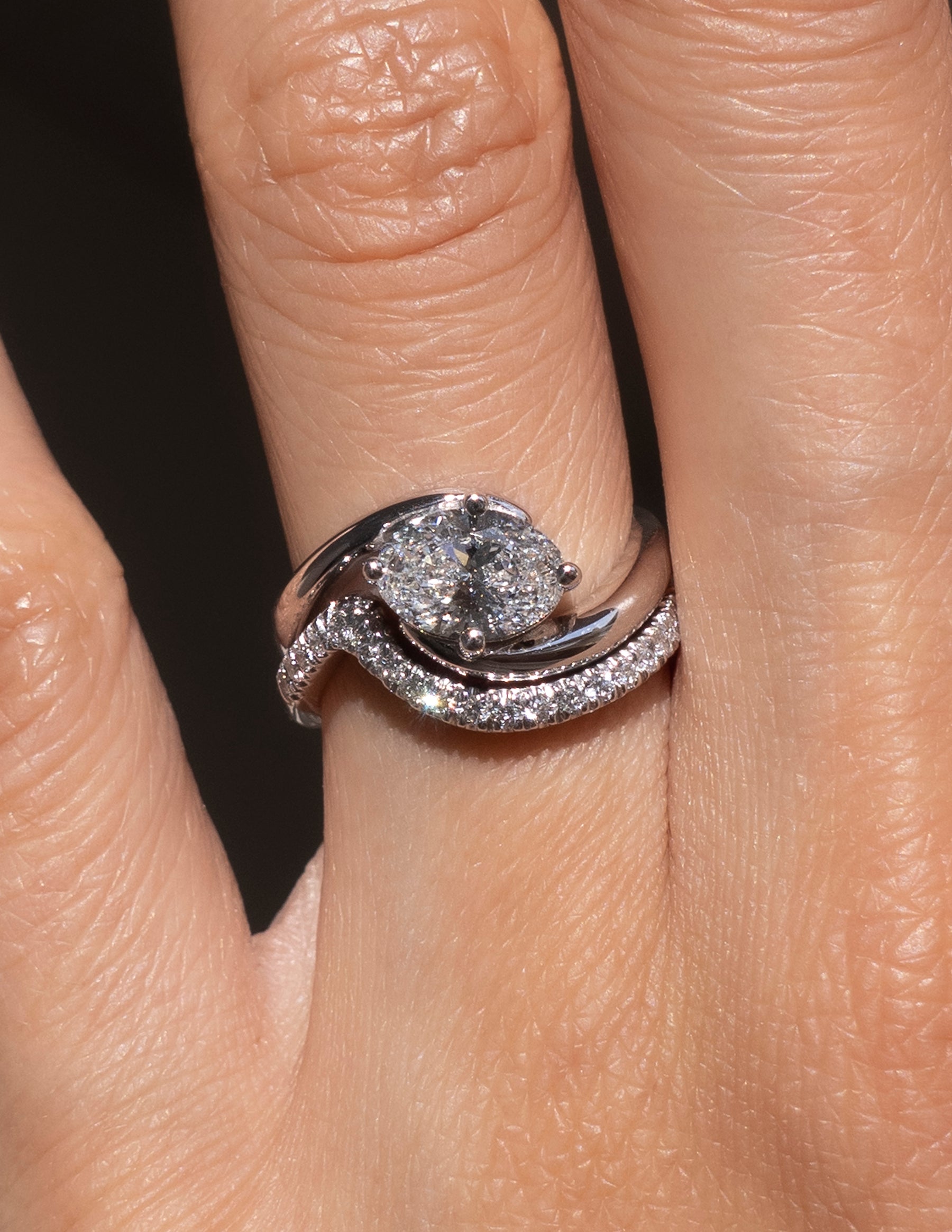 1.0 -1.50 CT Oval Cut Moissanite Solitaire Engagement Ring