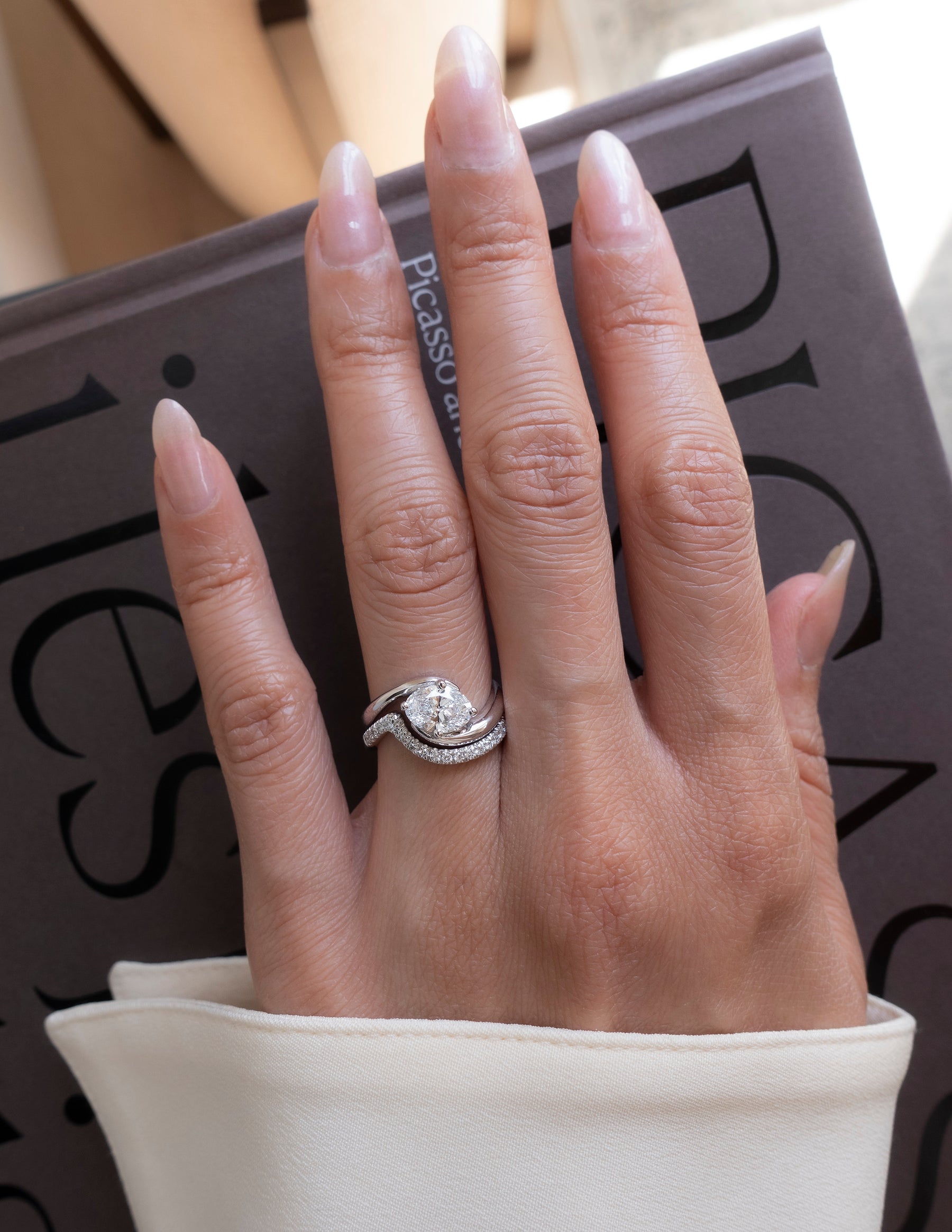 1.0 -1.50 CT Oval Cut Moissanite Solitaire Engagement Ring