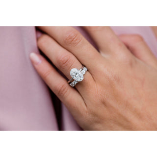 4.0 CT Oval Solitaire Moissanite Engagement Ring - crownmoissanite