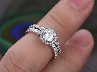 1.0 CT Round Cut Halo Moissanite Bridal Ring Set - crownmoissanite