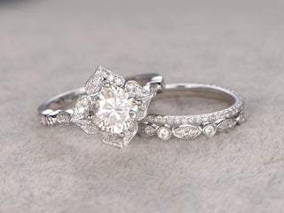 1.0 CT Cushion Floral Style Moissanite Bridal Ring Set - crownmoissanite