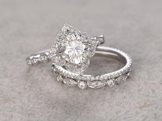 1.0 CT Cushion Floral Style Moissanite Bridal Ring Set - crownmoissanite