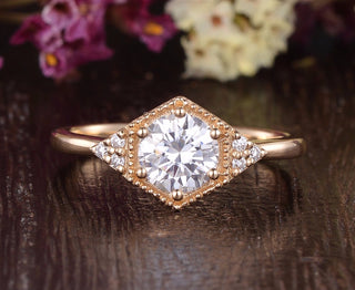 1.60 CT Round Cut Vintage Art Deco Moissanite Engagement Ring - crownmoissanite